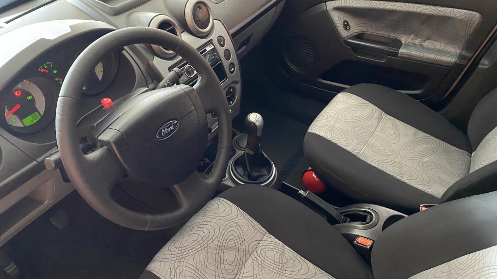 FORD Fiesta Sedan - Foto