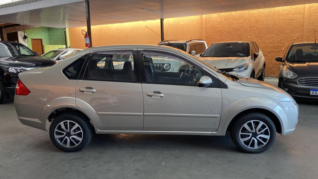 FORD Fiesta Sedan - Foto
