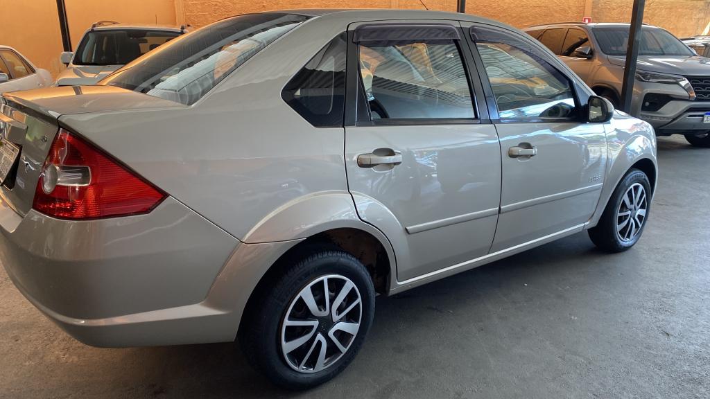 FORD Fiesta Sedan - Foto