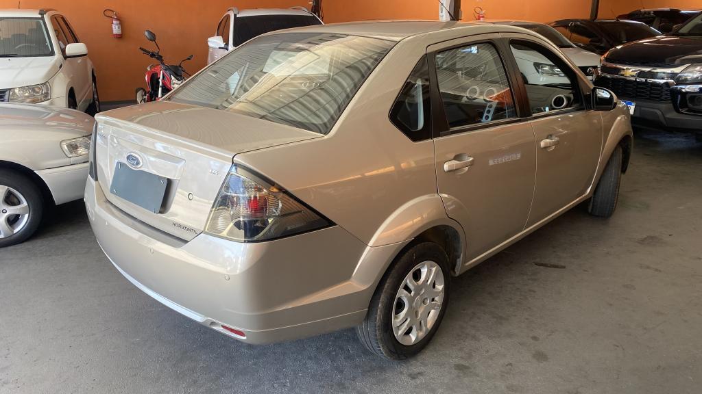 FORD Fiesta Sedan - Foto