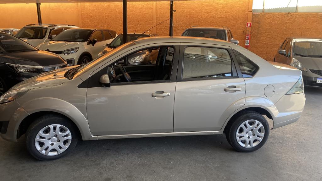 FORD Fiesta Sedan - Foto