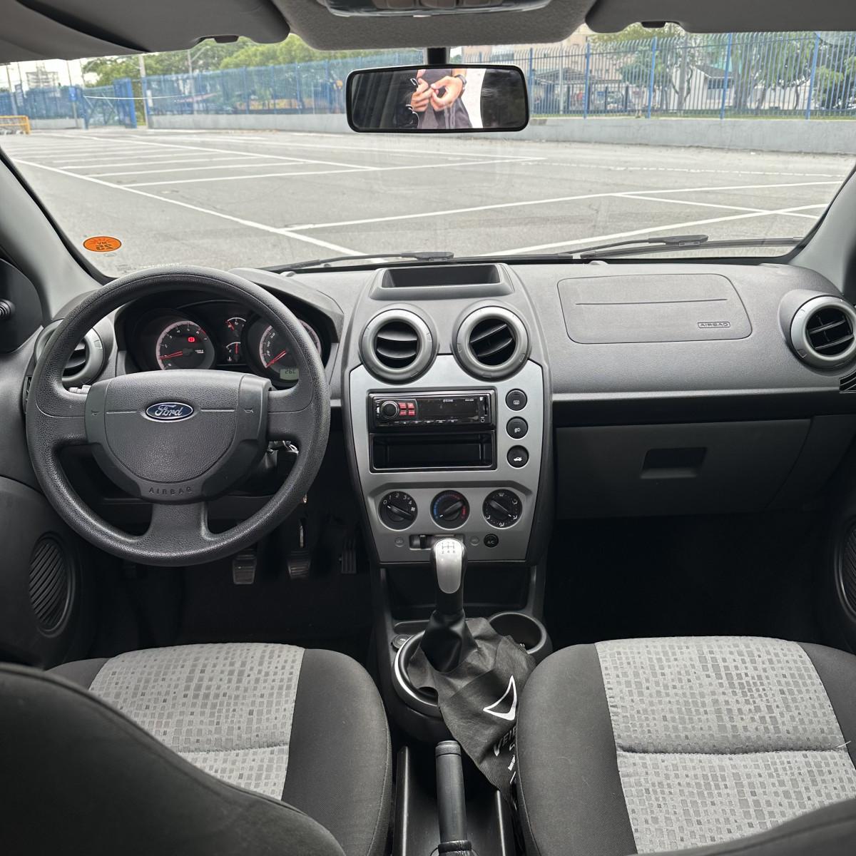 FORD Fiesta Sedan - Foto