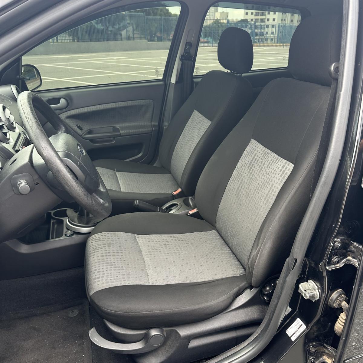 FORD Fiesta Sedan - Foto