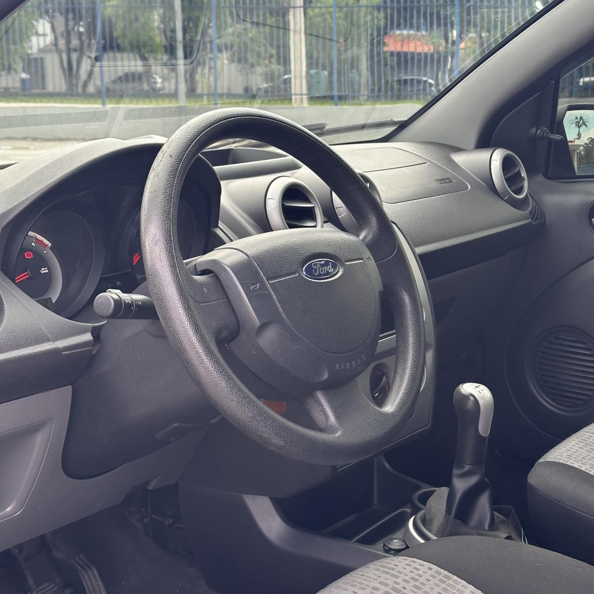 FORD Fiesta Sedan - Foto