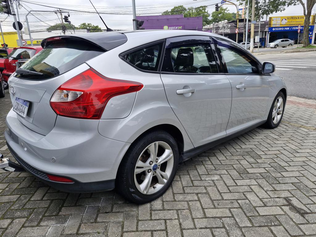 FORD Focus Hatch - Foto