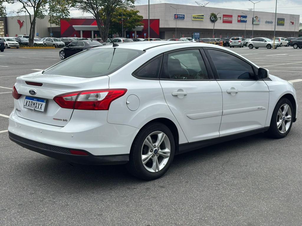 FORD Focus Hatch - Foto