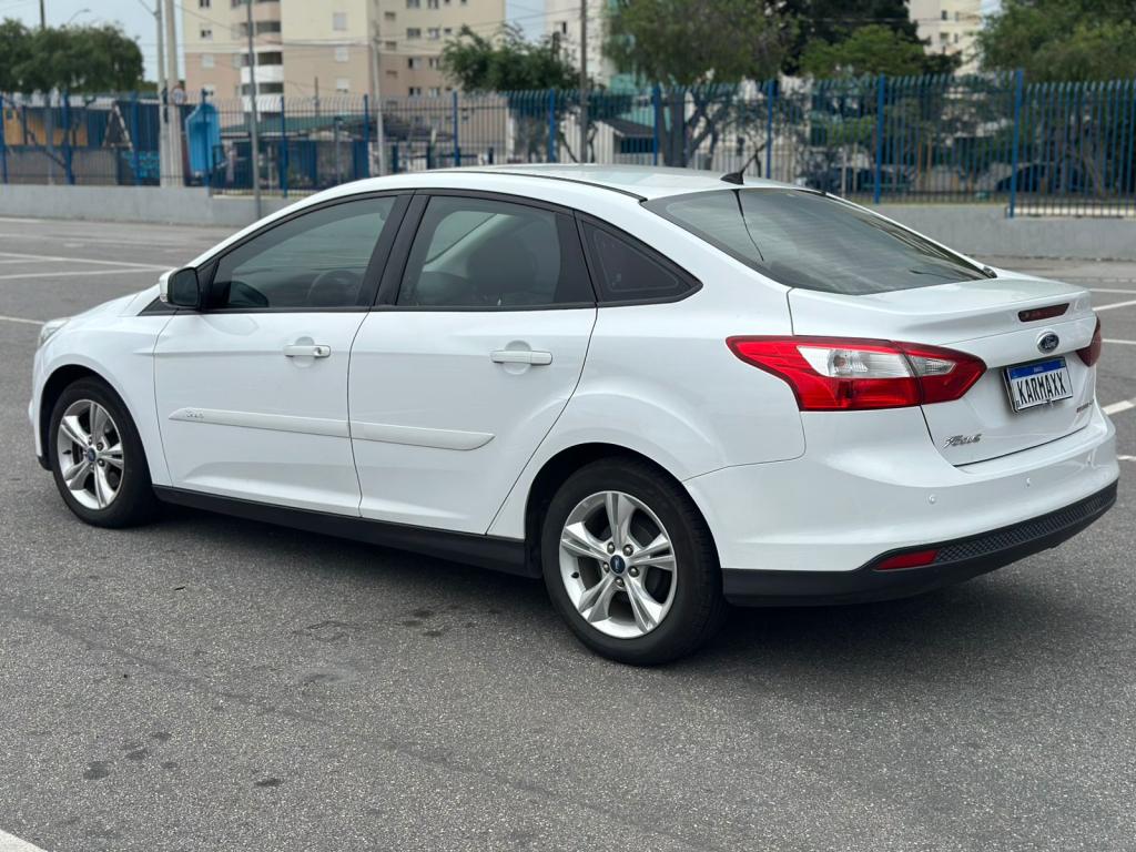 FORD Focus Hatch - Foto