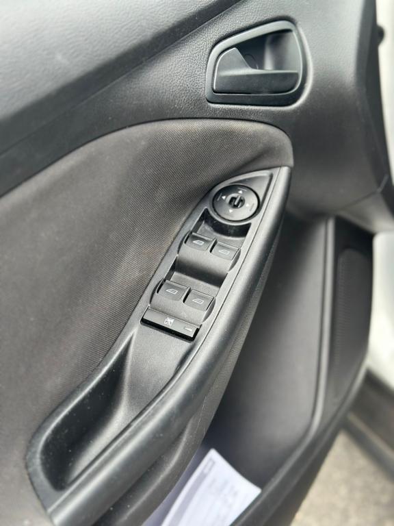 FORD Focus Hatch - Foto