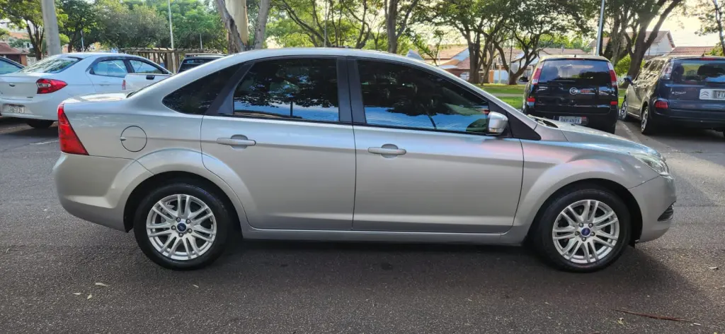 FORD Focus Sedan - Foto