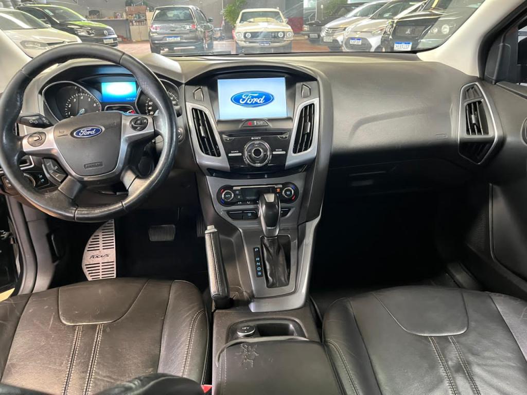 FORD Focus Sedan - Foto