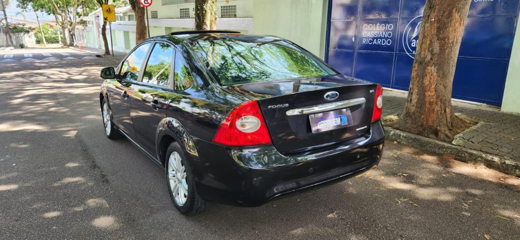 FORD Focus Sedan - Foto