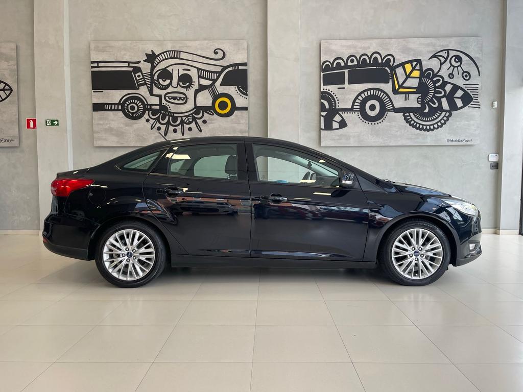FORD Focus Sedan - Foto