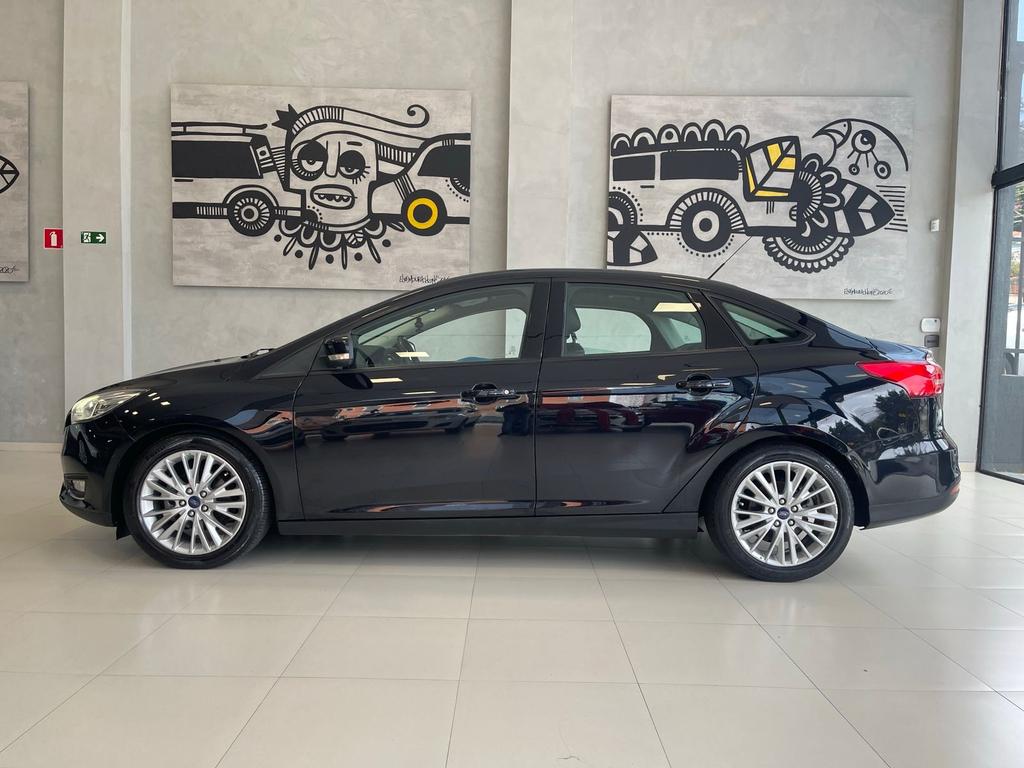 FORD Focus Sedan - Foto