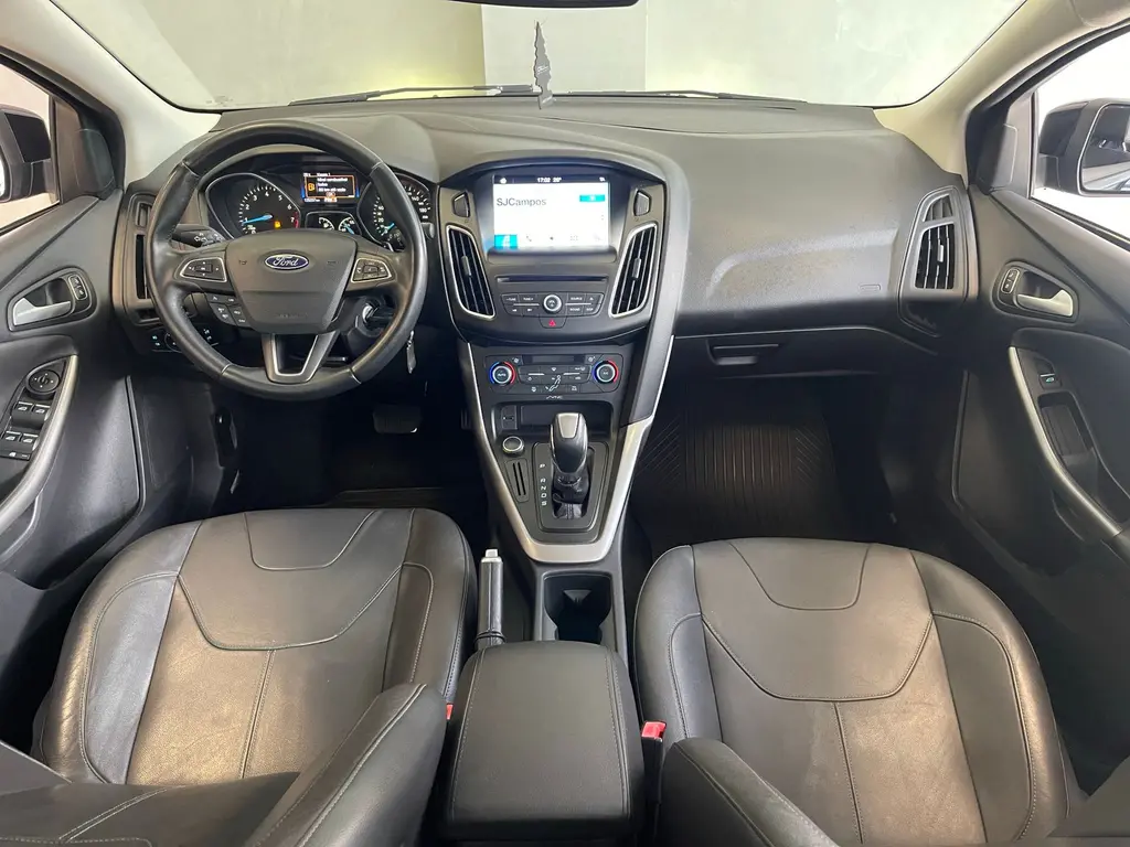 FORD Focus Sedan - Foto