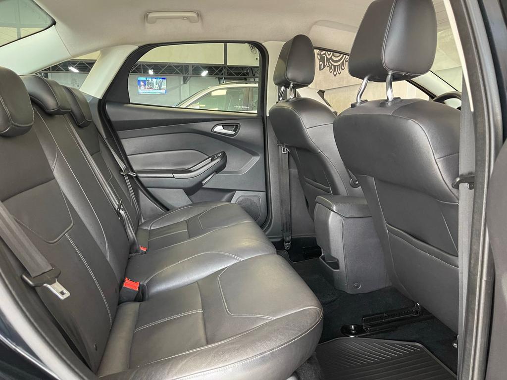 FORD Focus Sedan - Foto