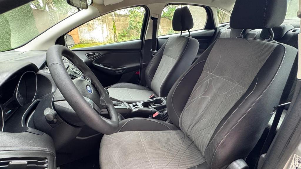 FORD Focus Sedan - Foto