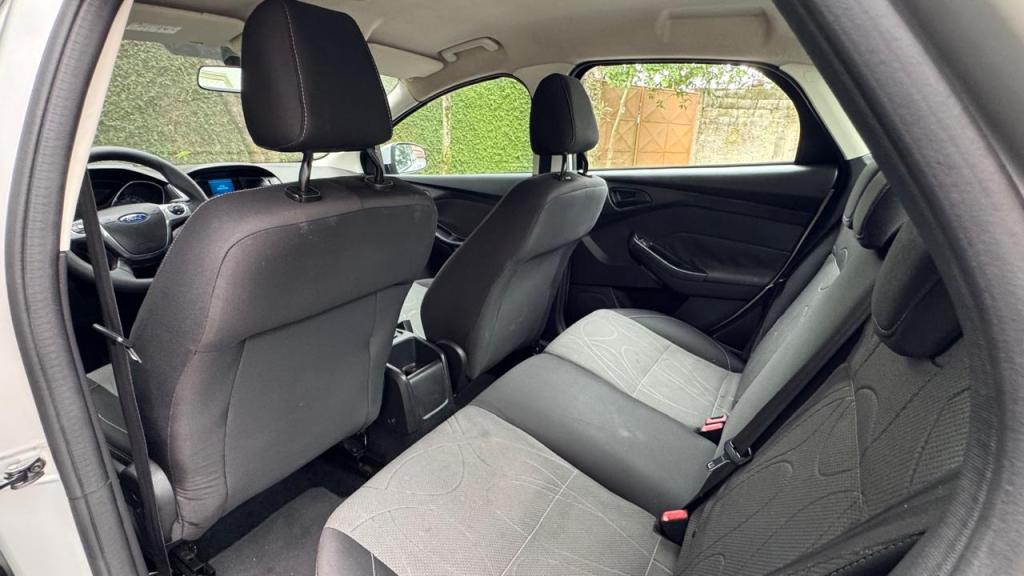 FORD Focus Sedan - Foto