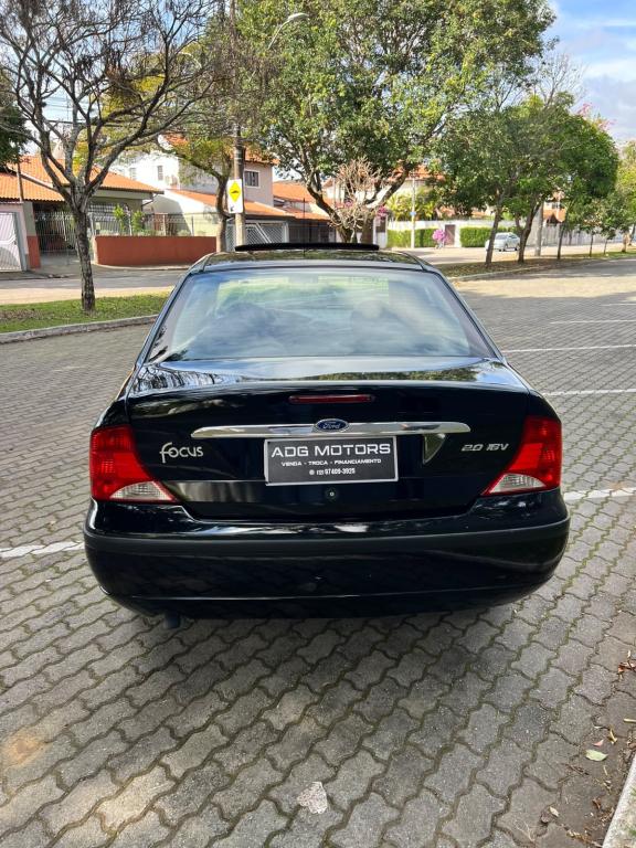 FORD Focus Sedan - Foto