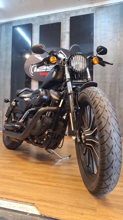 HARLEY DAVIDSON Sportster XL 883 - Foto