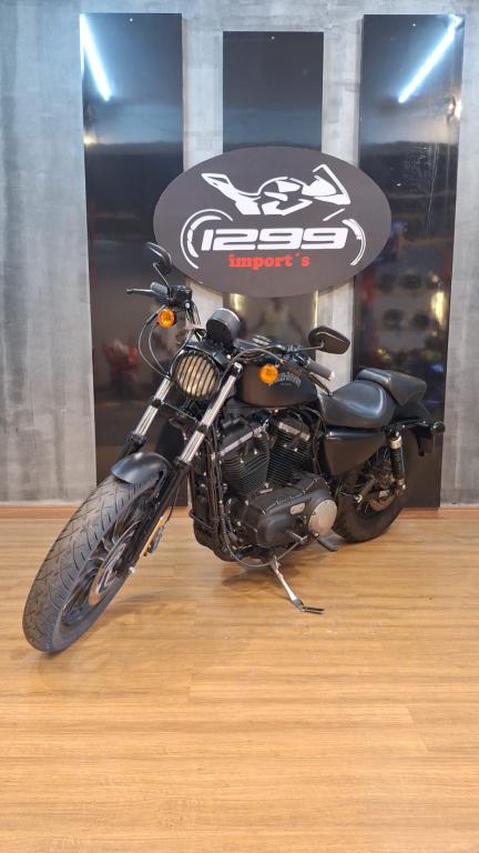 HARLEY DAVIDSON Sportster XL 883 - Foto
