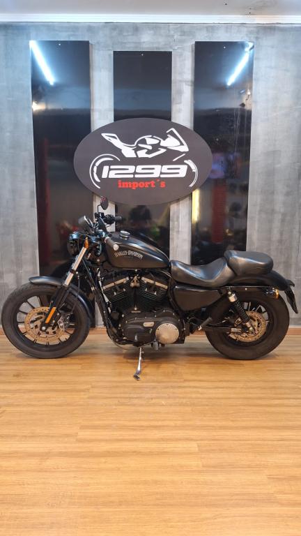 HARLEY DAVIDSON Sportster XL 883 - Foto