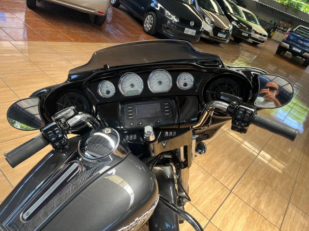 HARLEY DAVIDSON Street Glide FLHX - Foto