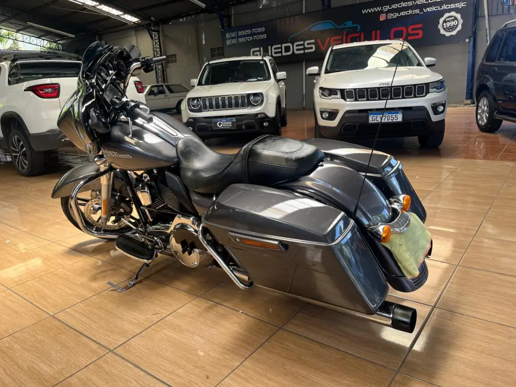 HARLEY DAVIDSON Street Glide FLHX - Foto