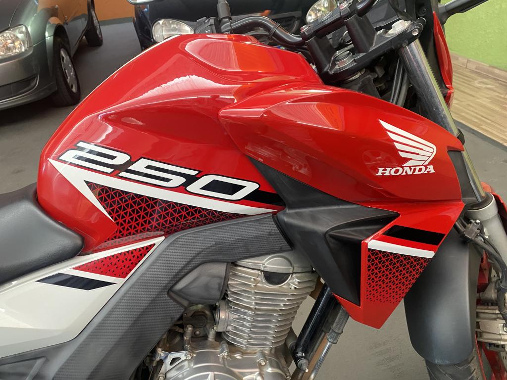 HONDA CB 250 F Twister - Foto