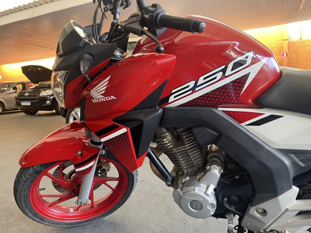 HONDA CB 250 F Twister - Foto