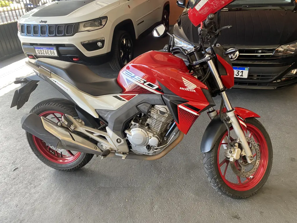 HONDA CB 250 F Twister - Foto