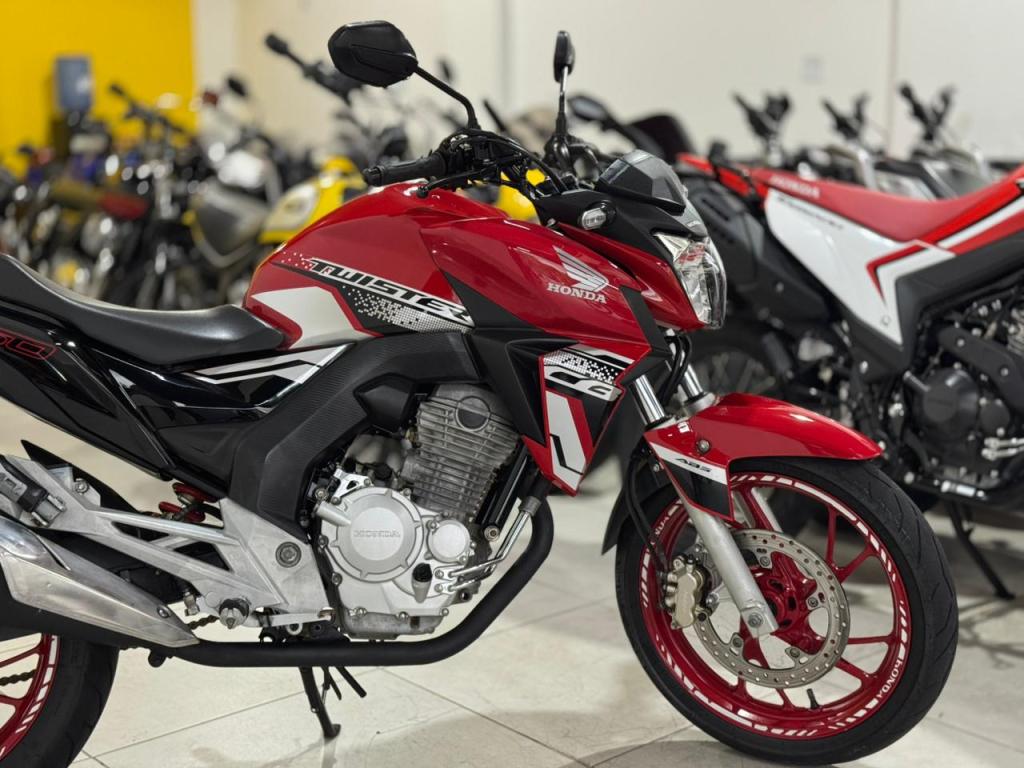 HONDA CB 250 F Twister - Foto