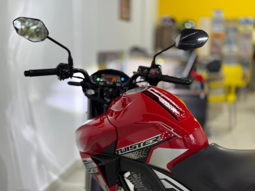 HONDA CB 250 F Twister - Foto