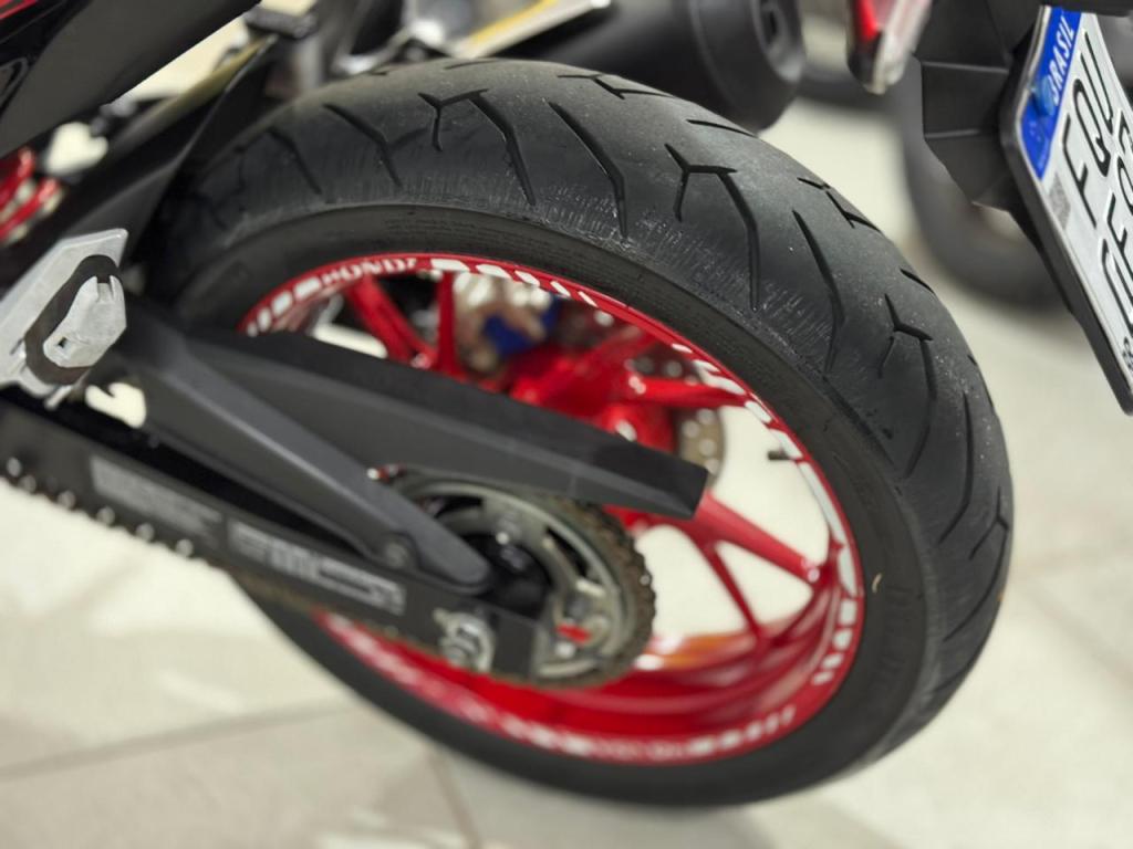 HONDA CB 250 F Twister - Foto