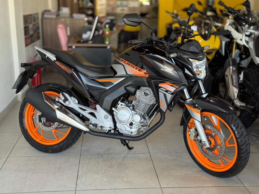 HONDA CB 250 F Twister