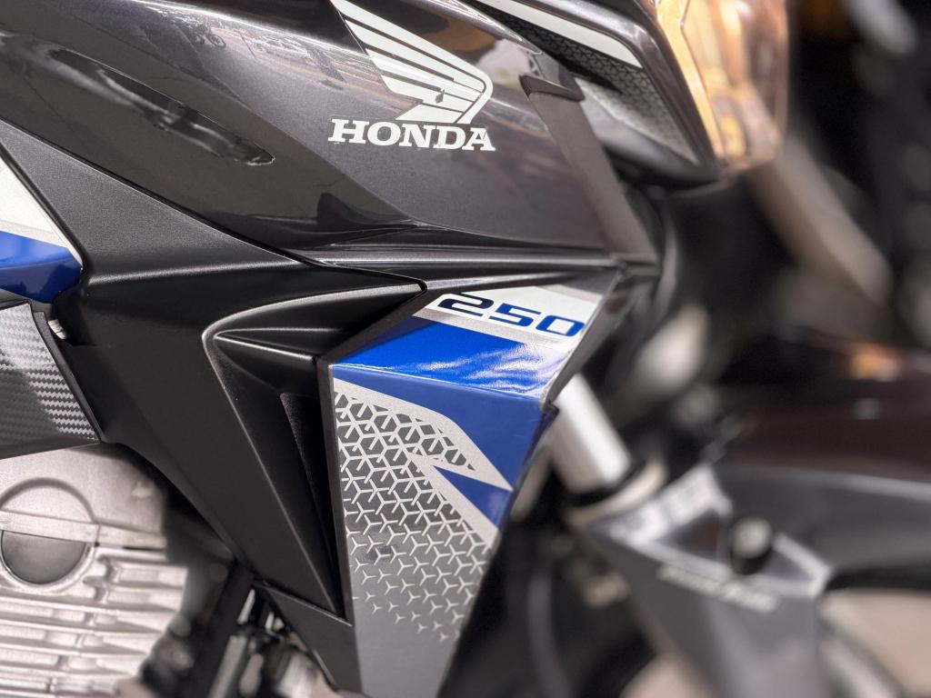 HONDA CB 250 F Twister - Foto