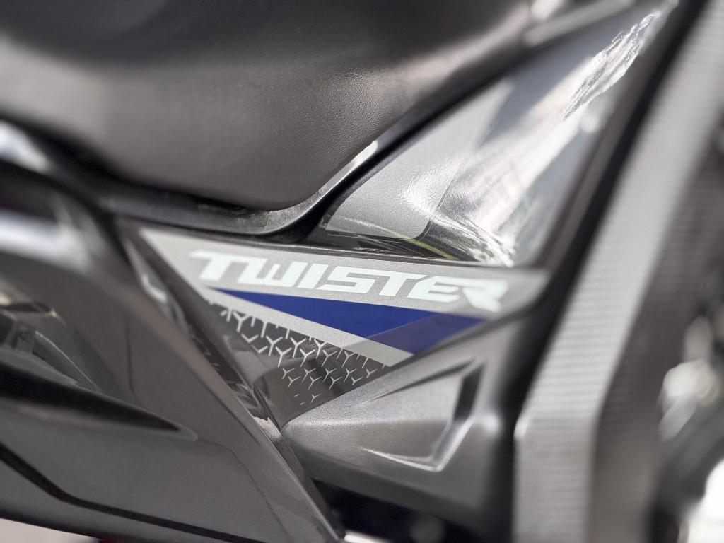 HONDA CB 250 F Twister - Foto