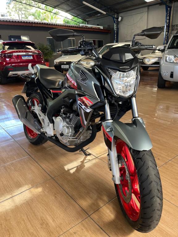 HONDA CB 250 F Twister - Foto