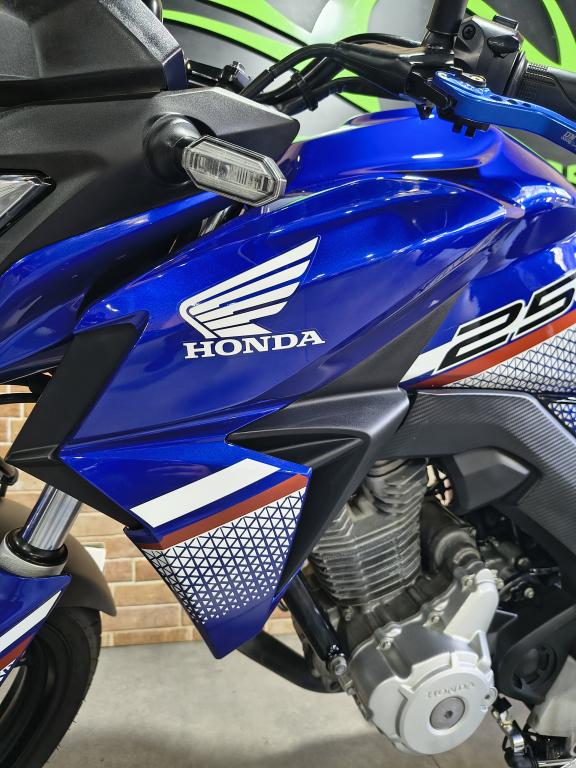 HONDA CB 250 F Twister - Foto