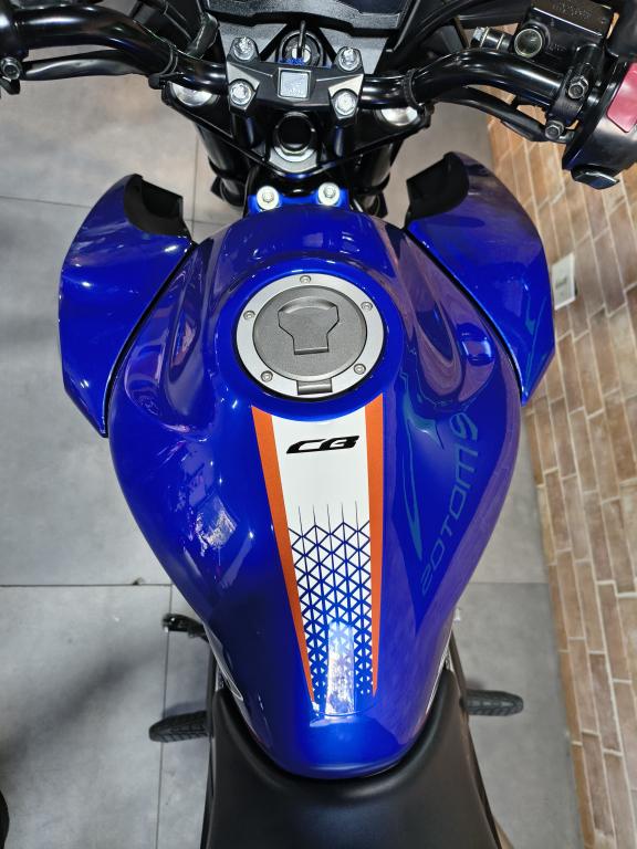 HONDA CB 250 F Twister - Foto
