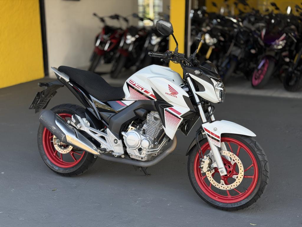 HONDA CB 250 F Twister