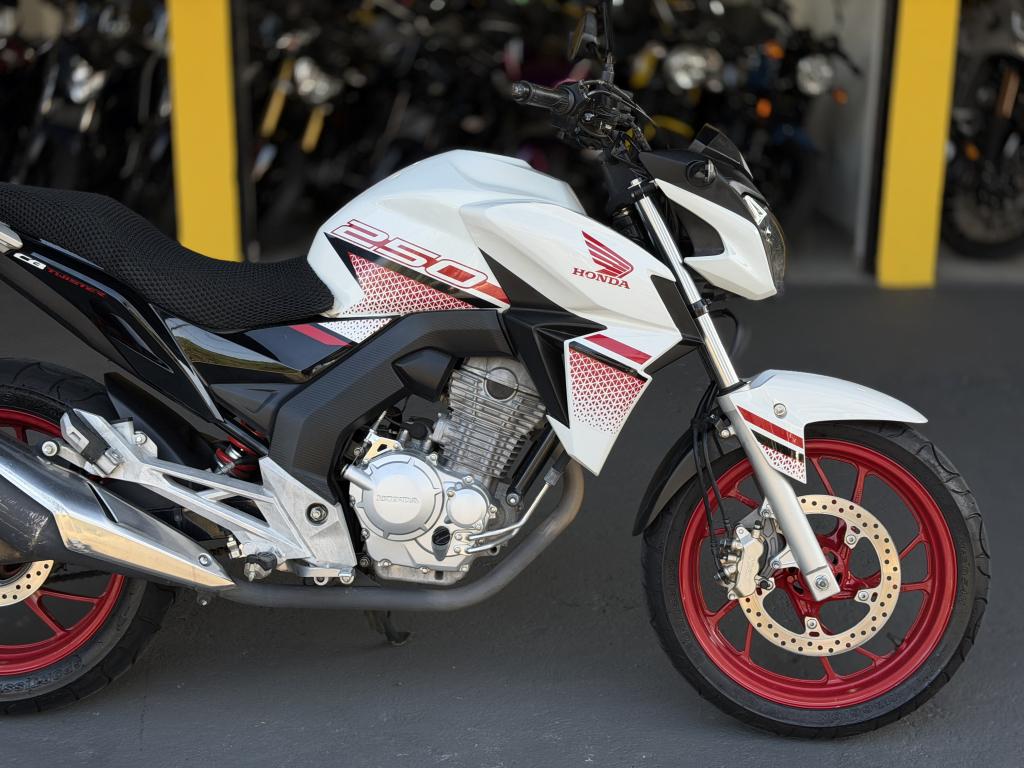 HONDA CB 250 F Twister - Foto