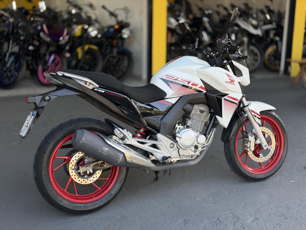 HONDA CB 250 F Twister - Foto