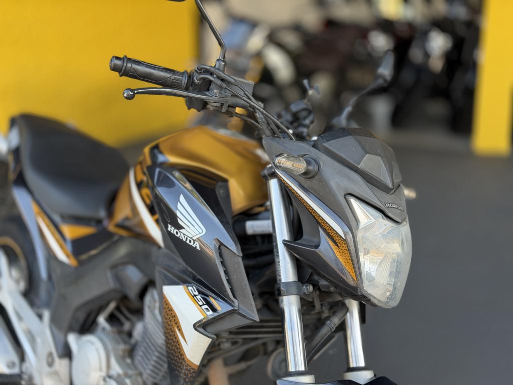 HONDA CB 250 F Twister - Foto