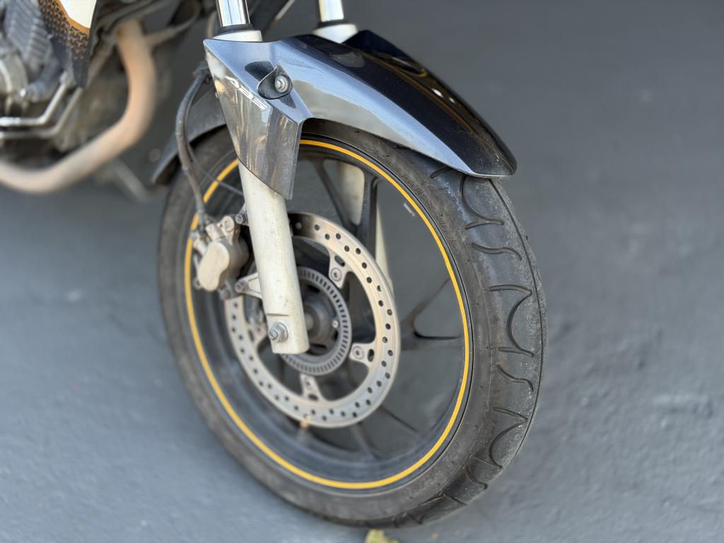HONDA CB 250 F Twister - Foto