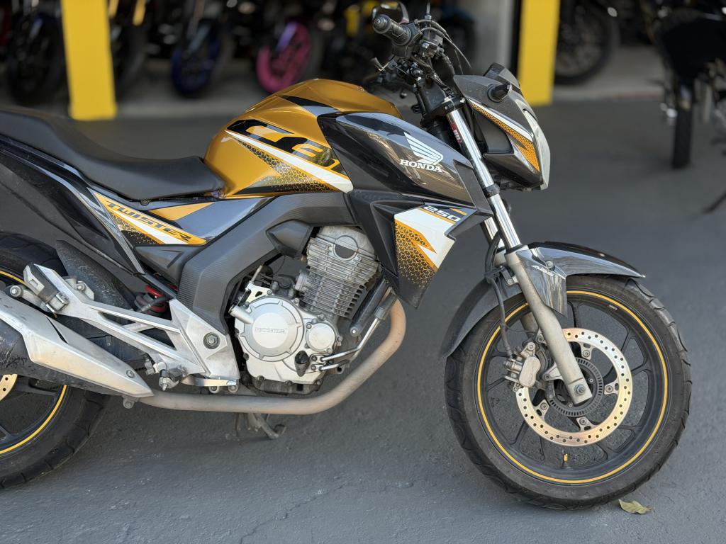 HONDA CB 250 F Twister - Foto