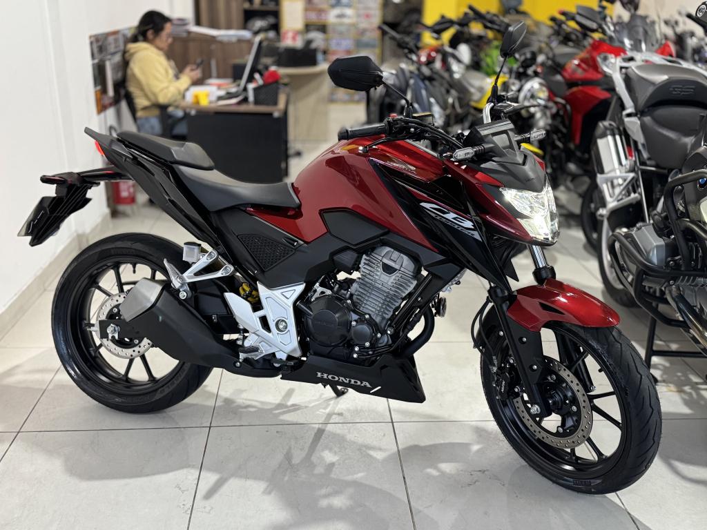 HONDA CB 300 F Twister