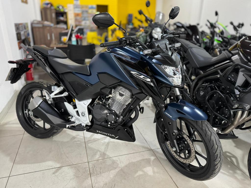 HONDA CB 300 F Twister - Foto