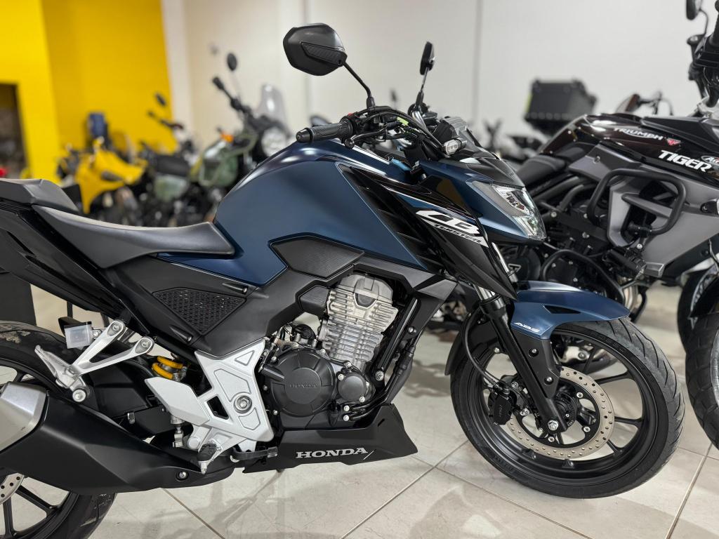 HONDA CB 300 F Twister - Foto