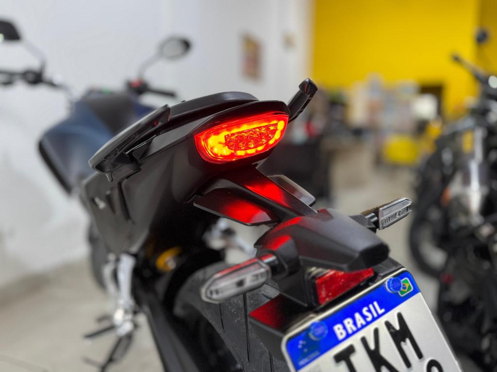 HONDA CB 300 F Twister - Foto