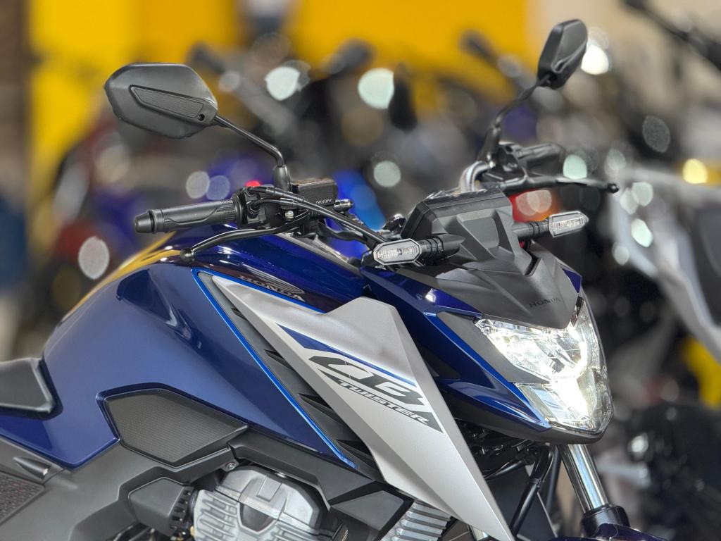 HONDA CB 300 F Twister - Foto